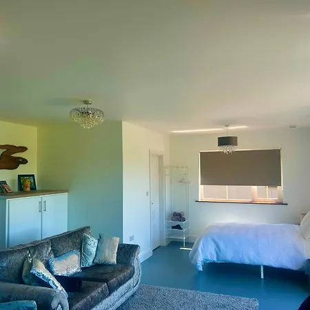 Lakeview Apartment