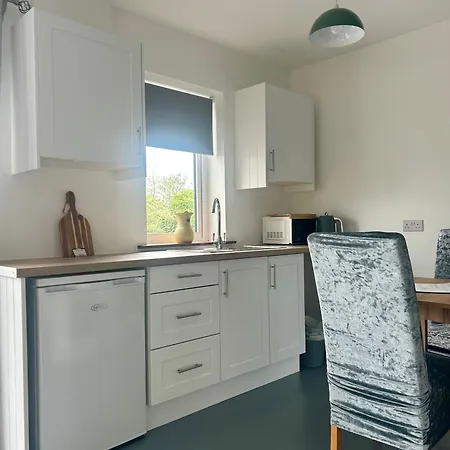 Lakeview Apartment *