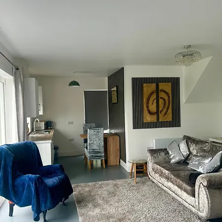Lakeview Apartment